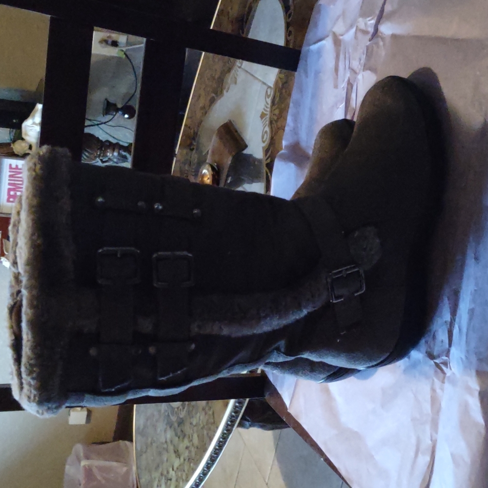 Boots - Picture 3 of 3